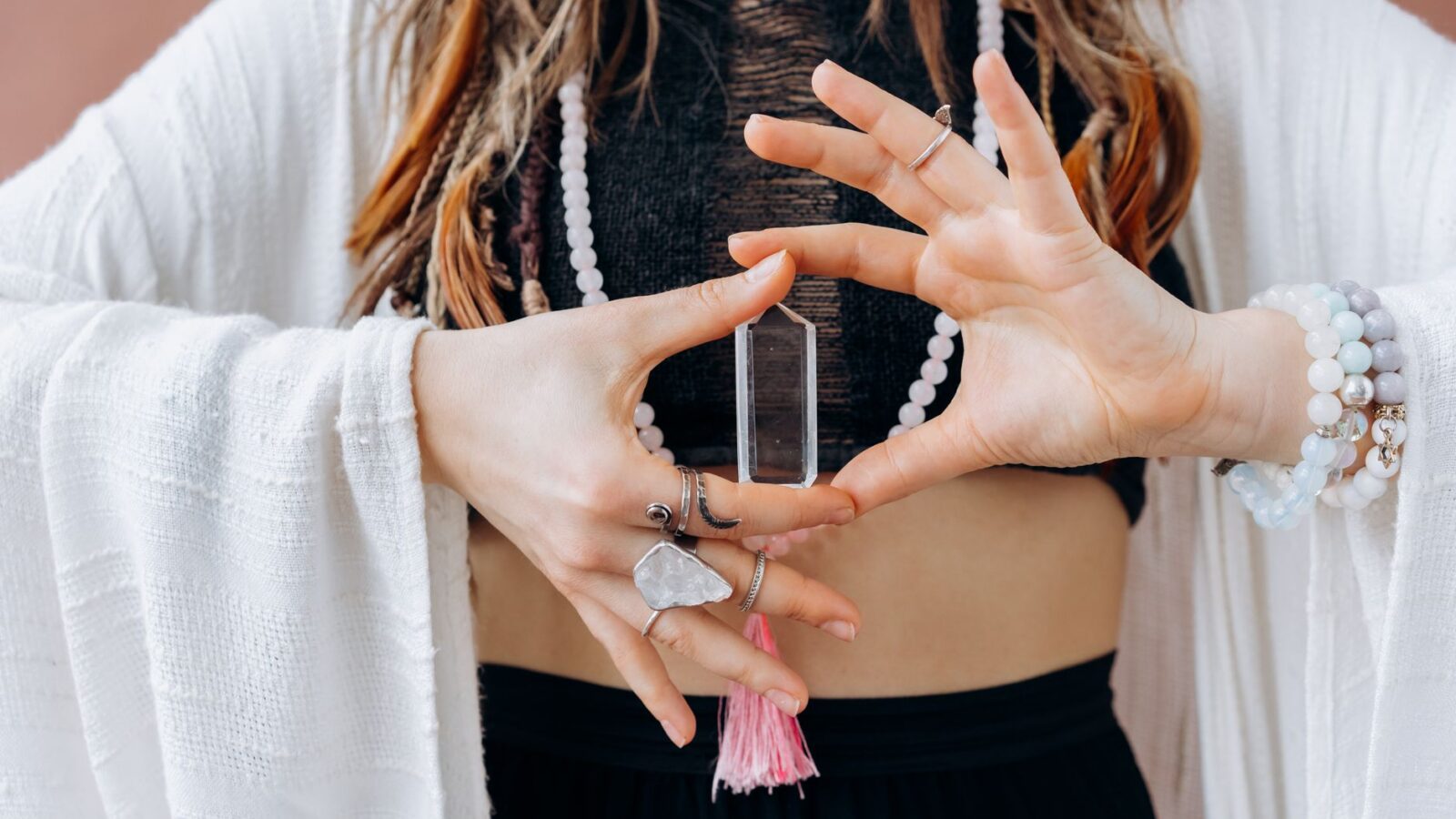 Come funziona il Reiki: chakra, imposizione delle mani e riequilibrio