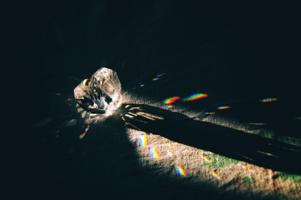Luce dei cristalli sull'aura: effetti sulla consapevolezza e sul corpo