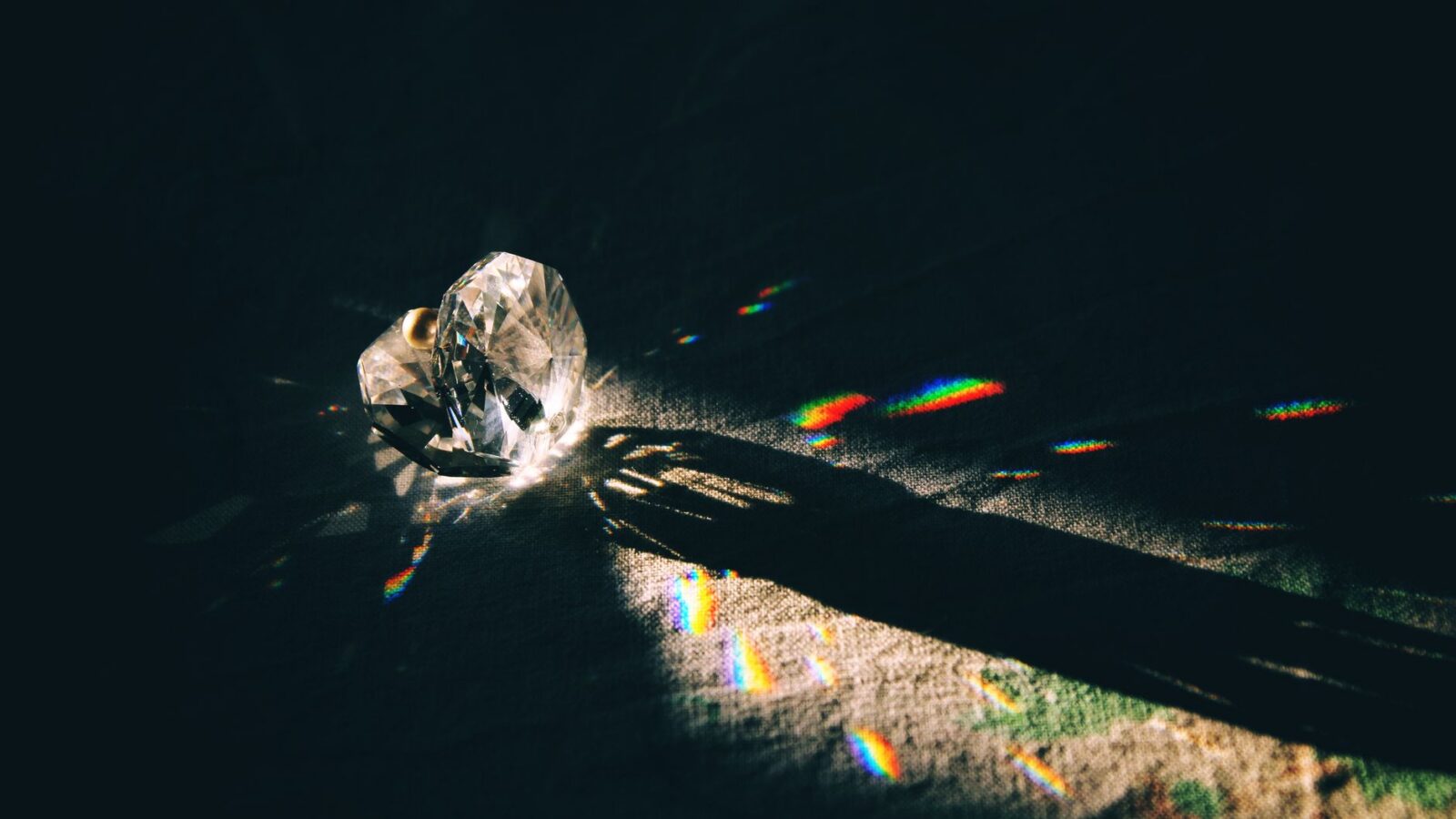 Luce dei cristalli sull'aura: effetti sulla consapevolezza e sul corpo